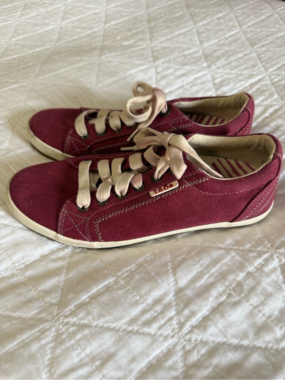 Taos Footwear Burgundy Canvas Sneakers with Cream Laces - Size 7